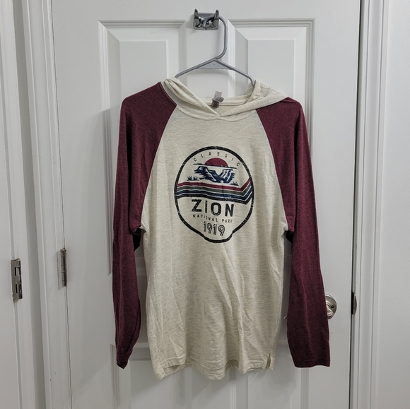 Zion National Park Sweatshirt - Picture 1 of 3
